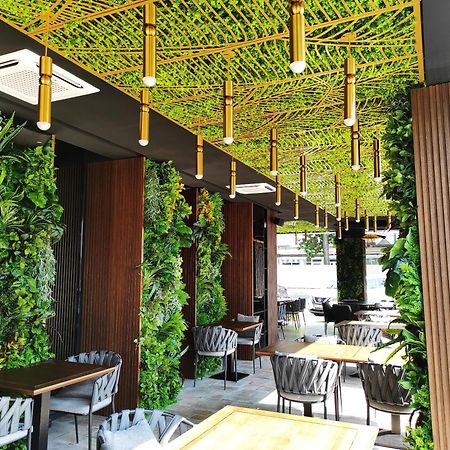 Hotel Kristal Focşani Buitenkant foto