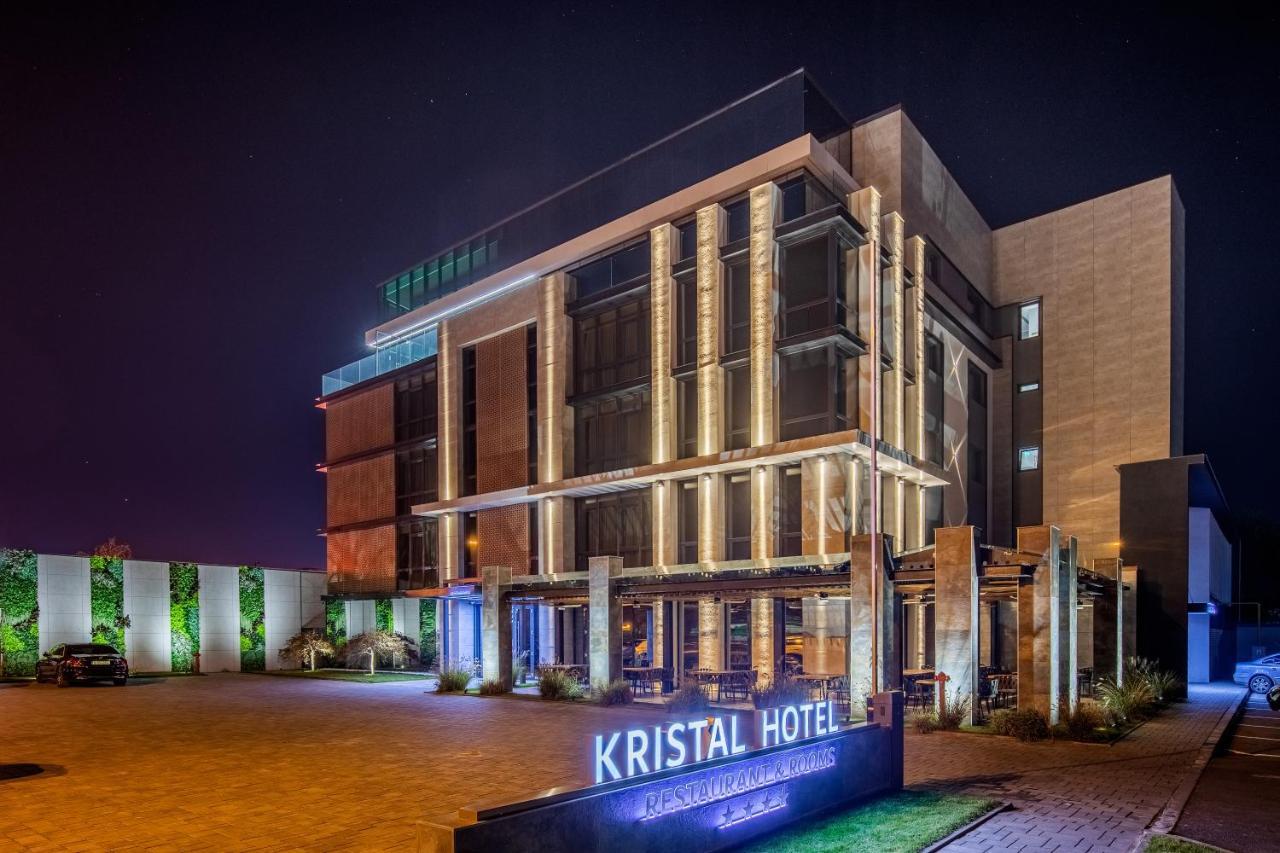 Hotel Kristal Focşani Buitenkant foto