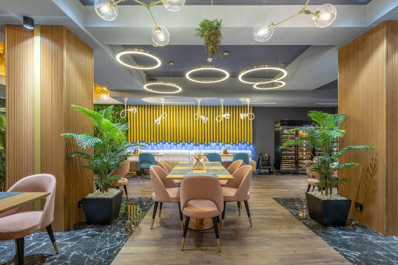 Hotel Kristal Focşani Buitenkant foto