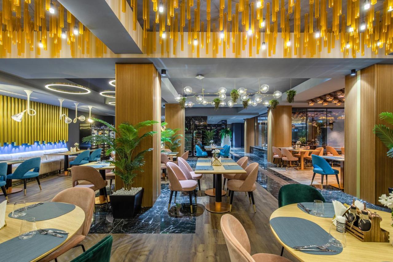 Hotel Kristal Focşani Buitenkant foto