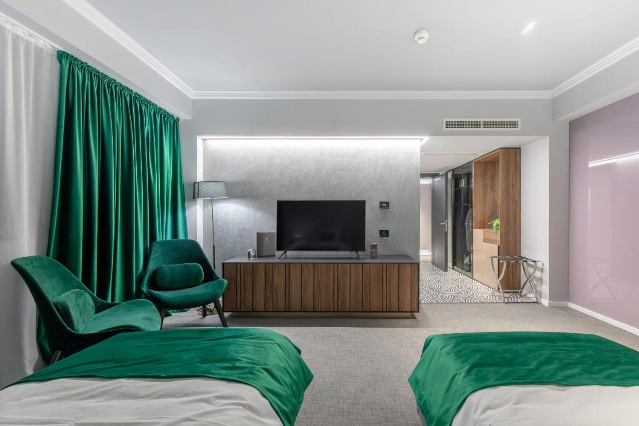 Hotel Kristal Focşani Buitenkant foto