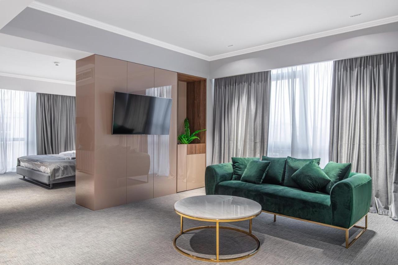 Hotel Kristal Focşani Buitenkant foto