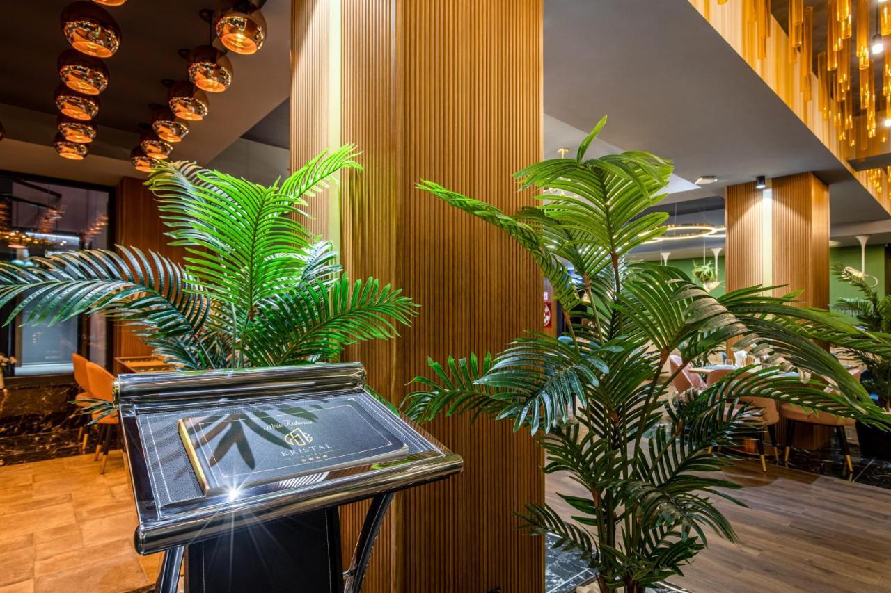 Hotel Kristal Focşani Buitenkant foto