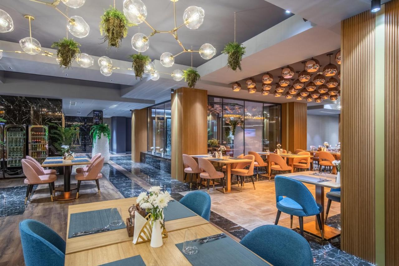 Hotel Kristal Focşani Buitenkant foto